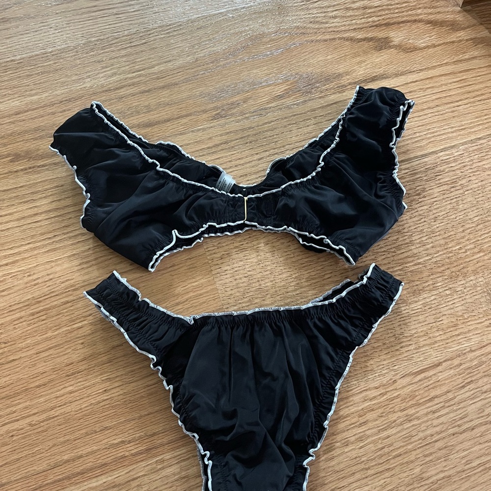 Frankie’s Bikinis set - Picture 3 of 3
